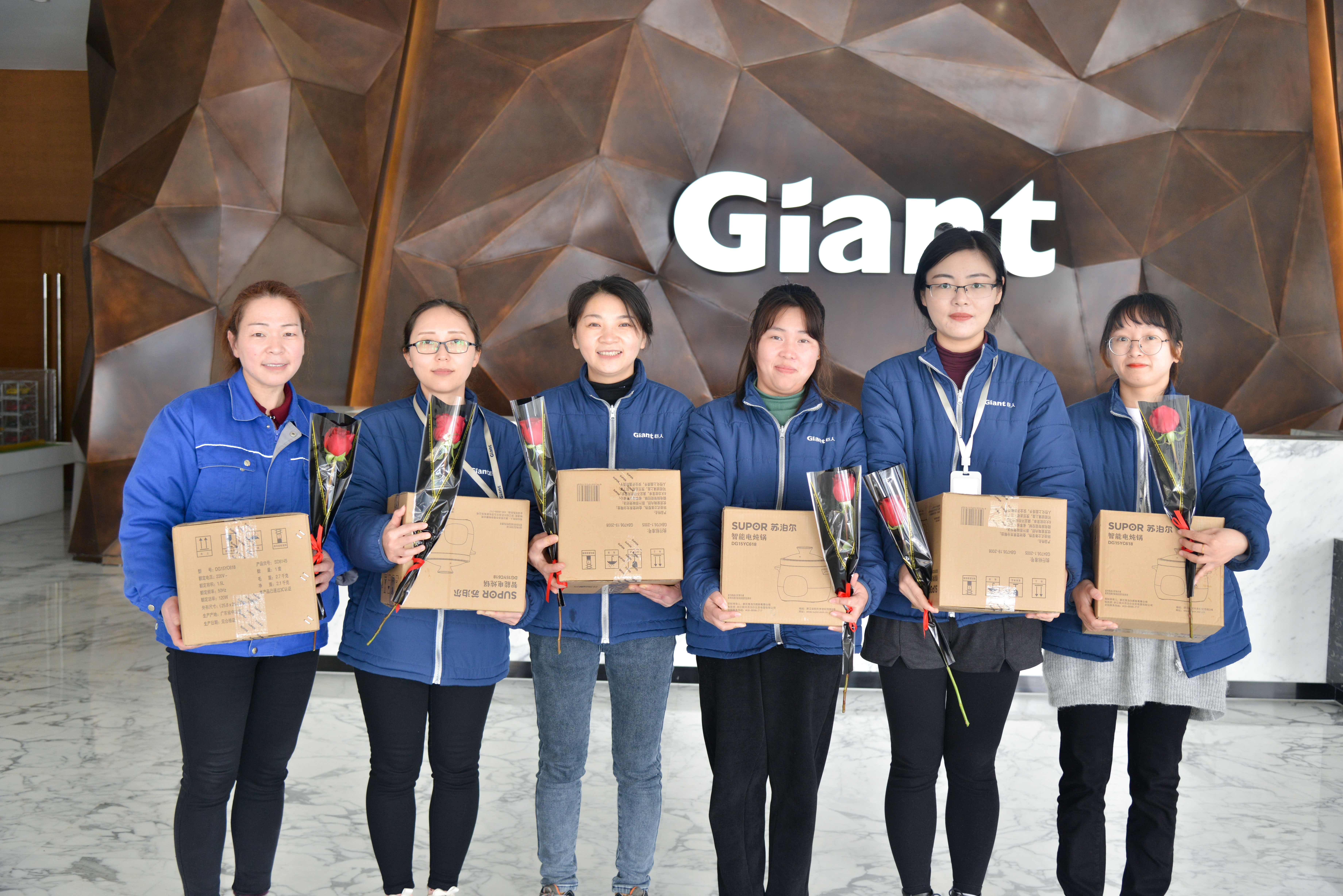 最美三月天 巾幗綻笑顏——巨人集團(tuán)預(yù)祝婦女節(jié)快樂(lè)