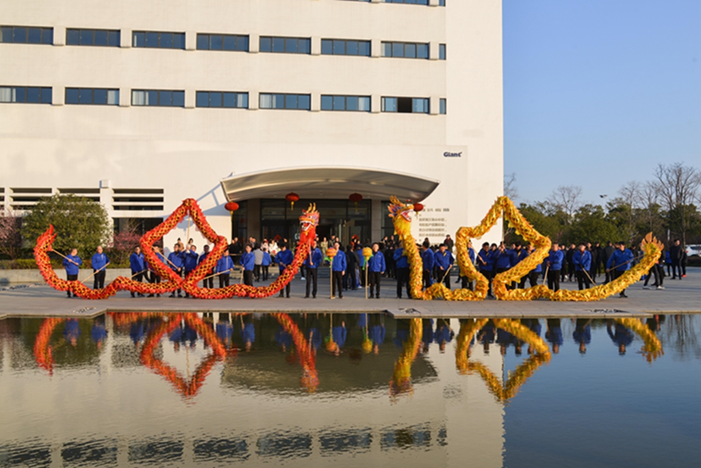 龍騰鼓舞開(kāi)門紅 2021向前犇-巨人集團(tuán)喜迎新春開(kāi)工